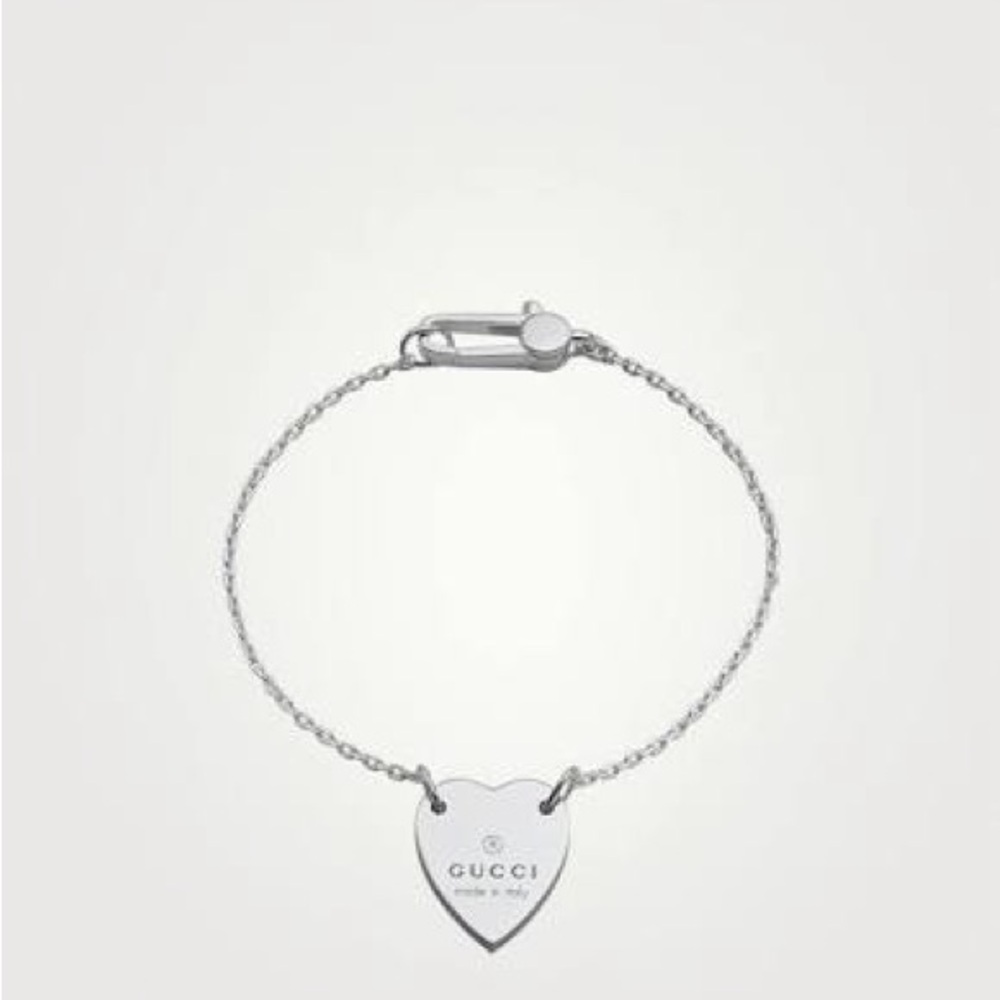 GUCCI trademark bracelet with heart pendant 19cm.